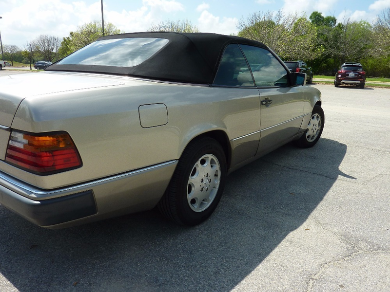 Illustration for article titled For $7,700, Could This 1993 Mercedes 300CE Be Your Summer Fling?